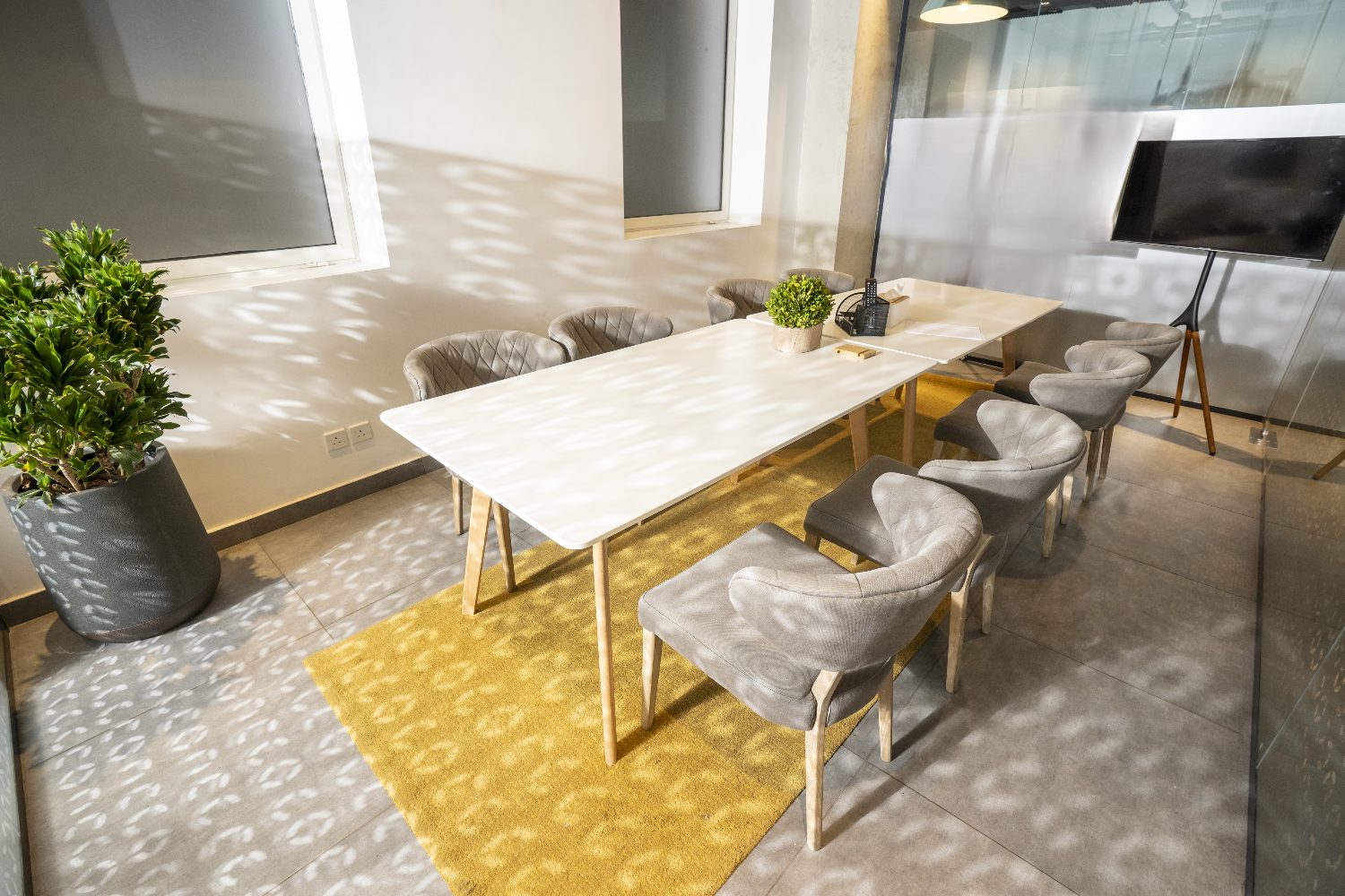 Insistence meeting room